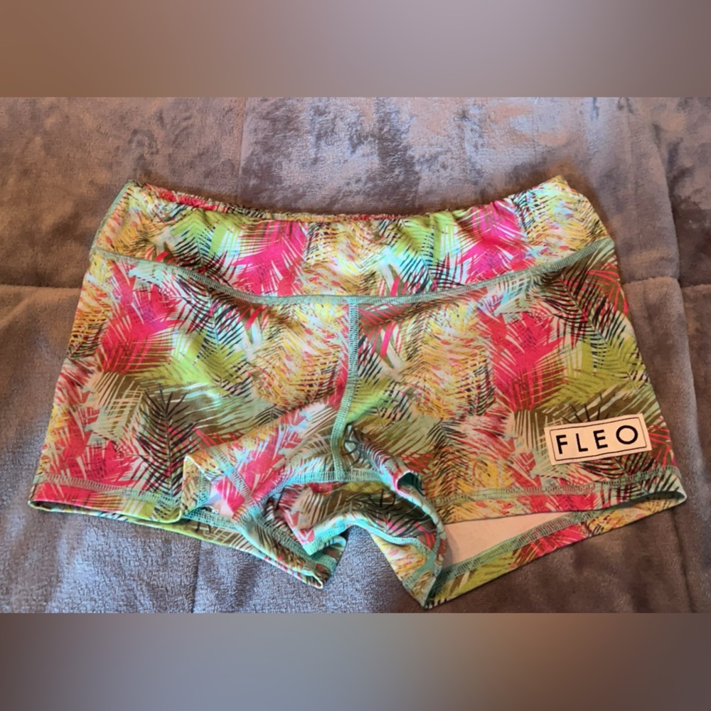 FLEO tropical palm tree print gym shorts